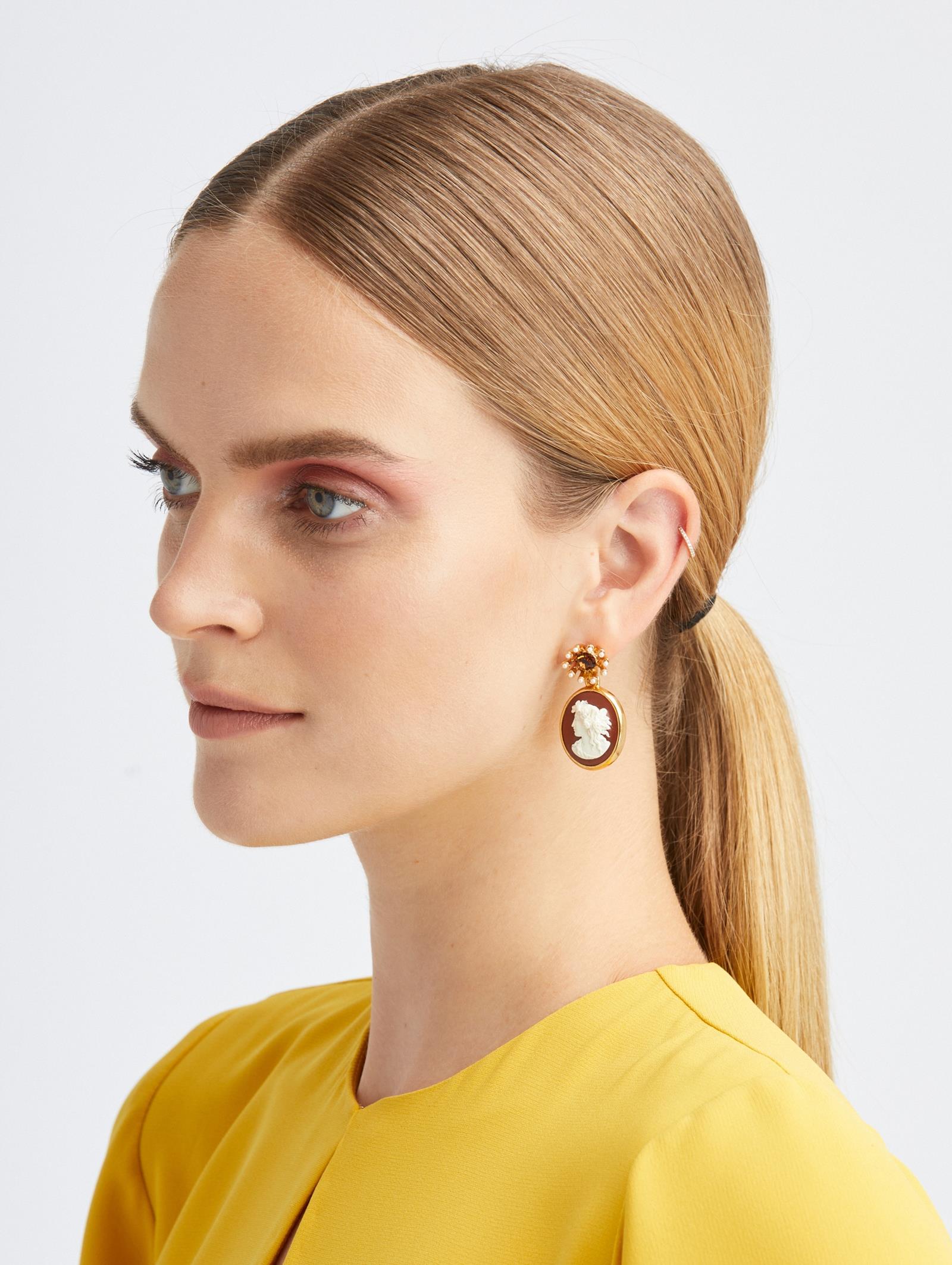 Pearl Cameo Earrings Earrings Oscar De La Renta Gold Oscar De La Renta