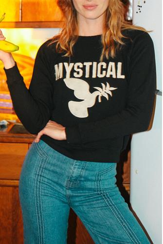 Mystical Swatshirt BLACK