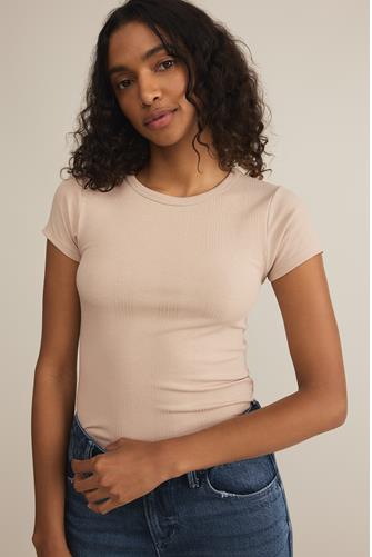 Avery Basic Tee PARCHMENT