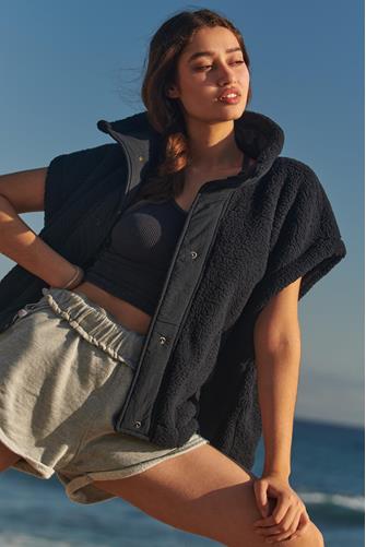 Scout It Out Vest BLACK