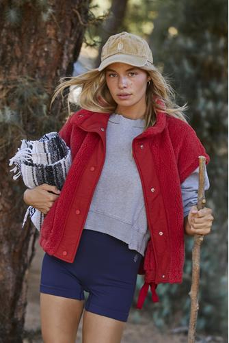 Scout It Out Vest CRANBERRY