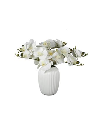 UMA HOME DECOR White Fabric Indoor Outdoor Artificial Flower/ Green Vines and Round Ceramic Vase WHITE
