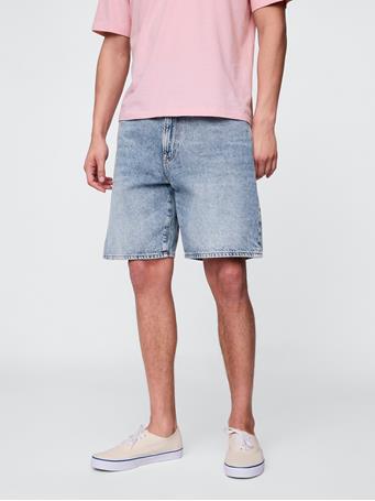 GAP - '90s Loose Denim Shorts LIGHT WASH
