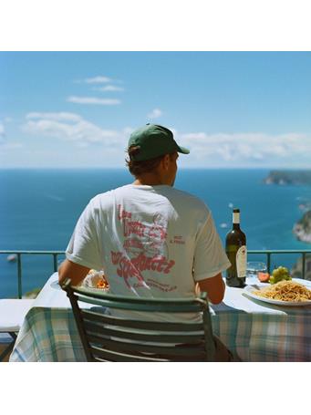 ON VACATION CLUB - Less Upsetti T-shirt WHITE