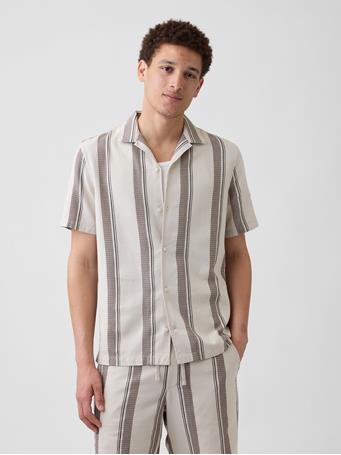 GAP - Textured Vacay Shirt in Standard Fit BROWN STRIPE