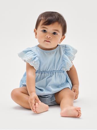 GAP - Baby Eyelet Chambray Romper LIGHT WASH