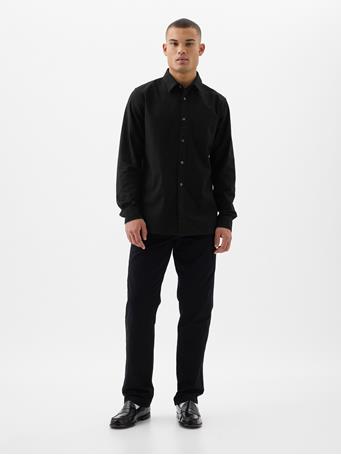 GAP - Oxford Shirt in Standard Fit TRUE BLACK