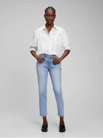 GAP - Mid Rise Girlfriend Jeans with Washwell LIGHT WASH
