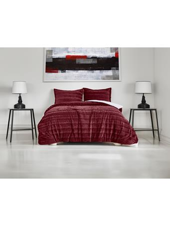MAISON LUXE - Aspen Fur and Sherpa Comforter RED