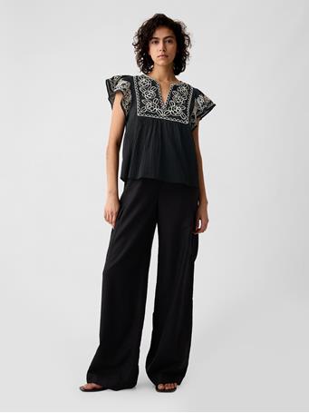 GAP - Crinkle Gauze Embroidered Cropped Shirt BLACK