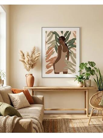 TOWNHOUSE - Lady Posing in Palm Trees BEIGE