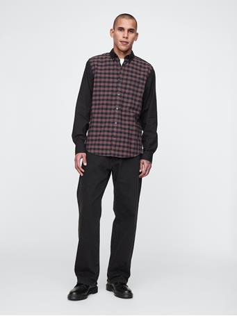 GAP - Classic Oxford Shirt in Standard Fit RED TARTAN BLACK