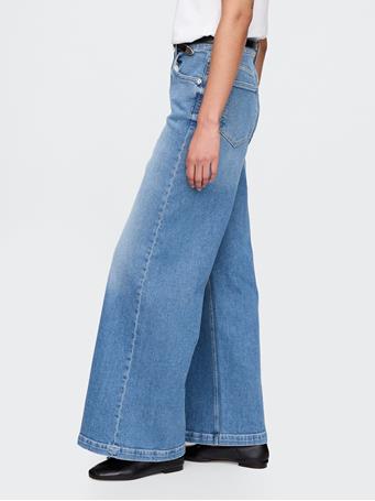 GAP - Sky High Rise Stride Wide-Leg Jeans LIGHT INDIGO 11