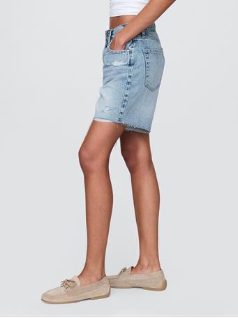 GAP - 8" Mid Rise '90s Loose Denim Bermuda Shorts LIGHT INDIGO 1