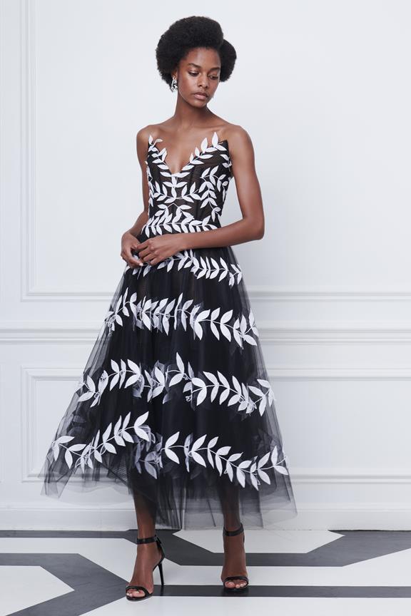 Resort 2019 The Lookbook Oscar De La Renta Hoy jueves de #tbt quisimos recordar una de sus colecciones mas recientes dedicada de lleno a la temporada. resort 2019 the lookbook oscar de la