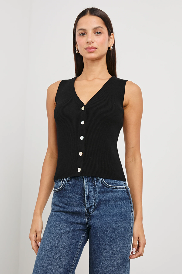 Rosa Vest