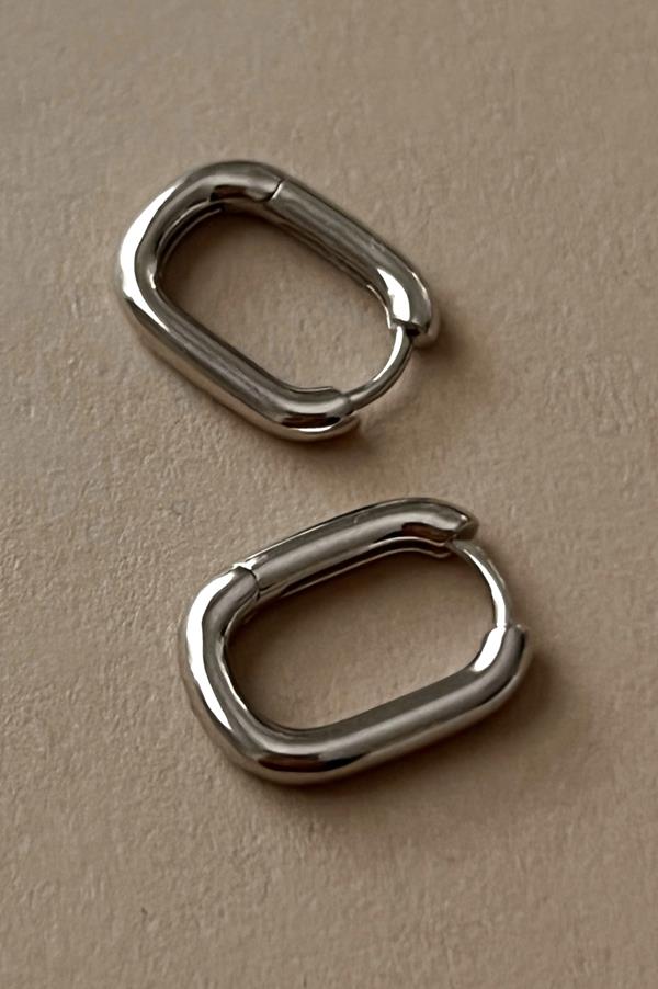 Chain Link Huggies