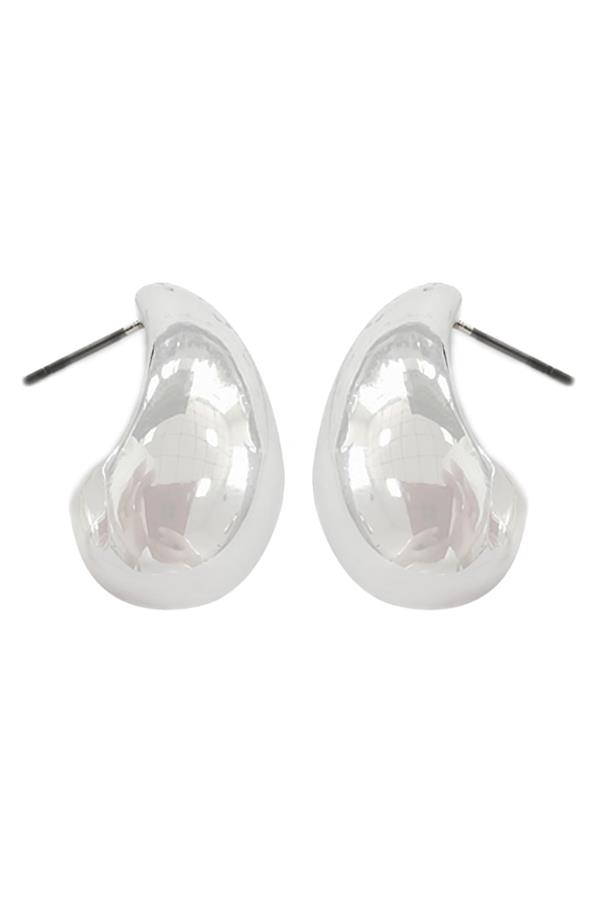 Shiny Cashew Earrings